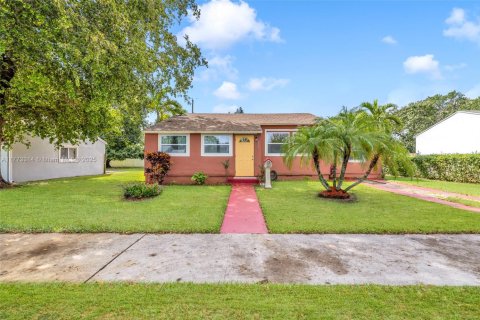 House in Miami, Florida 3 bedrooms, 114.64 sq.m. № 1731733 - photo 23