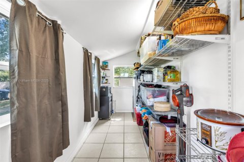 House in Miami, Florida 3 bedrooms, 114.64 sq.m. № 1731733 - photo 18