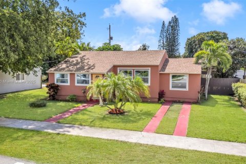 House in Miami, Florida 3 bedrooms, 114.64 sq.m. № 1731733 - photo 30