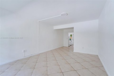Apartment in Miami Beach, Florida № 1794114 - photo 11