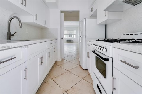 Apartment in Miami Beach, Florida № 1794114 - photo 7