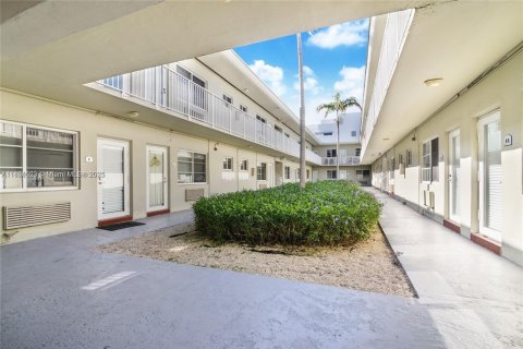 Apartment in Miami Beach, Florida № 1794114 - photo 4