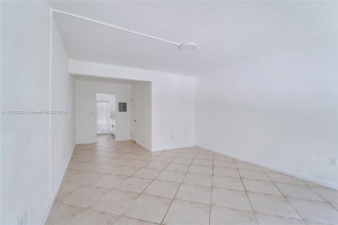 Apartment in Miami Beach, Florida № 1794114 - photo 13