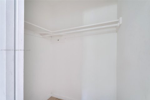 Apartment in Miami Beach, Florida № 1794114 - photo 16