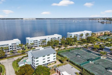 Condo à Punta Gorda, Floride, 2 chambres  № 2119694