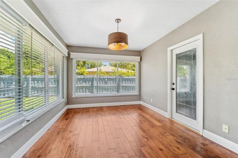 House in Saint Petersburg, Florida 2 bedrooms, 107.58 sq.m. № 1847485 - photo 12