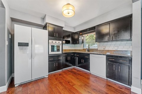 House in Saint Petersburg, Florida 2 bedrooms, 107.58 sq.m. № 1847485 - photo 5
