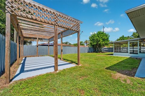 House in Saint Petersburg, Florida 2 bedrooms, 107.58 sq.m. № 1847485 - photo 22