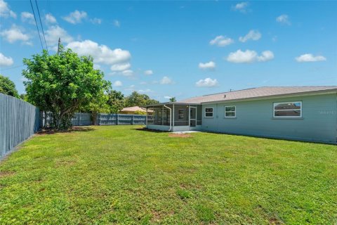 House in Saint Petersburg, Florida 2 bedrooms, 107.58 sq.m. № 1847485 - photo 20