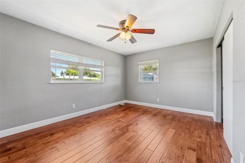 House in Saint Petersburg, Florida 2 bedrooms, 107.58 sq.m. № 1847485 - photo 13