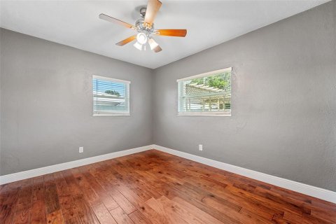 House in Saint Petersburg, Florida 2 bedrooms, 107.58 sq.m. № 1847485 - photo 16