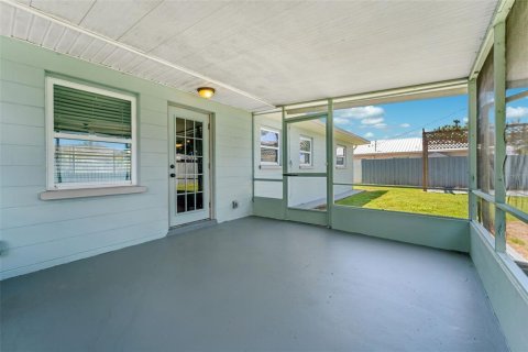 House in Saint Petersburg, Florida 2 bedrooms, 107.58 sq.m. № 1847485 - photo 18
