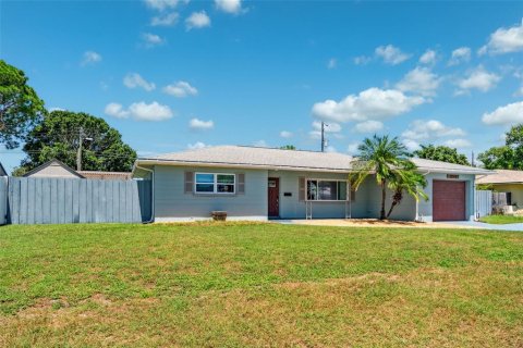 House in Saint Petersburg, Florida 2 bedrooms, 107.58 sq.m. № 1847485 - photo 2