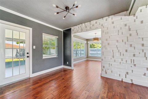 House in Saint Petersburg, Florida 2 bedrooms, 107.58 sq.m. № 1847485 - photo 7