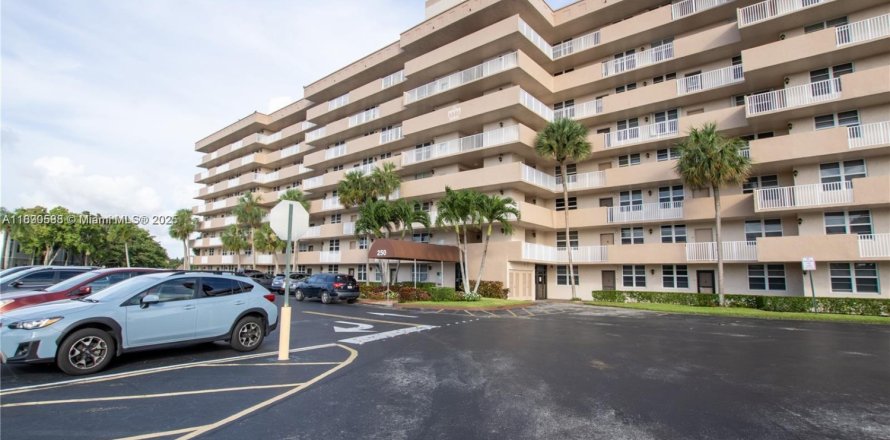 Condominio en Plantation, Florida, 2 dormitorios  № 2062864