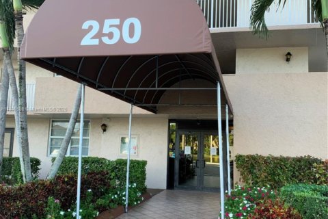 Condominio en venta en Plantation, Florida, 2 dormitorios, 94.3 m2 № 2062864 - foto 3