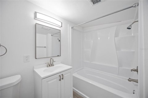 House in Sarasota, Florida 3 bedrooms, 150.97 sq.m. № 1847840 - photo 21