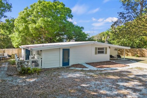 House in Sarasota, Florida 3 bedrooms, 150.97 sq.m. № 1847840 - photo 2