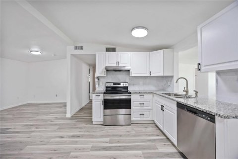 House in Sarasota, Florida 3 bedrooms, 150.97 sq.m. № 1847840 - photo 11