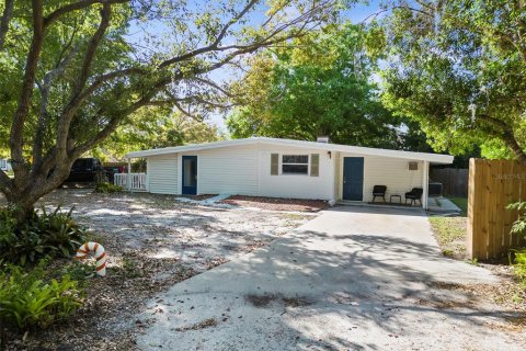 House in Sarasota, Florida 3 bedrooms, 150.97 sq.m. № 1847840 - photo 1