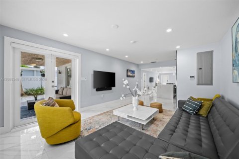 Villa ou maison à vendre à Hollywood, Floride: 3 chambres, 159.88 m2 № 2394729 - photo 15