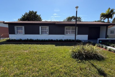 Casa en venta en Miami, Florida, 3 dormitorios, 126.72 m2 № 2028450 - foto 4