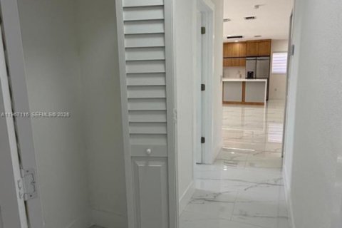 Casa en venta en Miami, Florida, 3 dormitorios, 126.72 m2 № 2028450 - foto 11