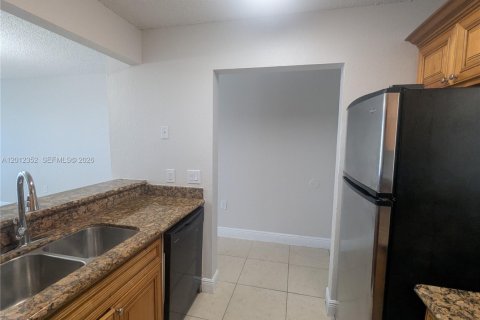 Condominio en alquiler en West Palm Beach, Florida, 2 dormitorios, 83.98 m2 № 2074819 - foto 3