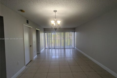 Condominio en alquiler en West Palm Beach, Florida, 2 dormitorios, 83.98 m2 № 2074819 - foto 4