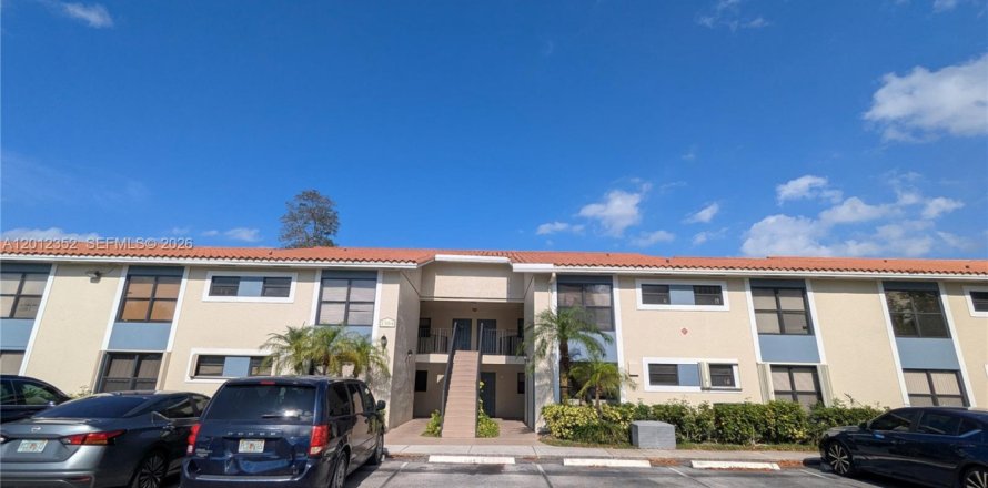 Condominio en West Palm Beach, Florida, 2 dormitorios № 2074819
