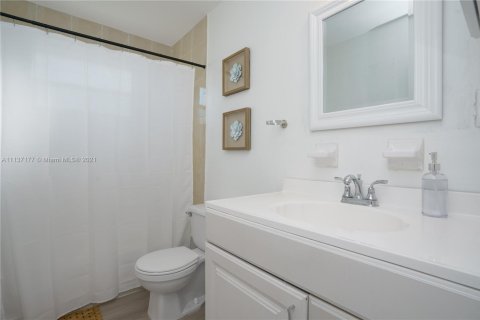 Casa en alquiler en Cutler Bay, Florida, 2 dormitorios, 109.9 m2 № 1938108 - foto 28