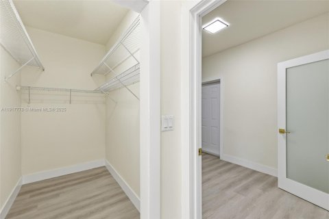 Купить виллу или дом в Майами, Флорида 4 спальни, 184.69м2, № 1973904 - фото 13