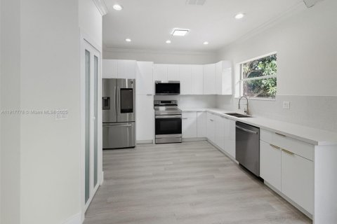 Купить виллу или дом в Майами, Флорида 4 спальни, 184.69м2, № 1973904 - фото 30