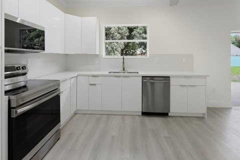 Купить виллу или дом в Майами, Флорида 4 спальни, 184.69м2, № 1973904 - фото 2