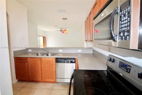 Condo in Miramar, Florida, 3 bedrooms  № 2068682 - photo 4