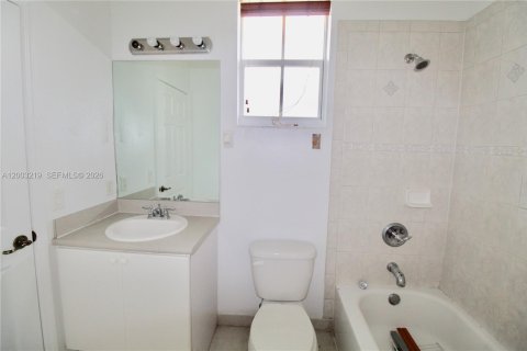 Condo in Miramar, Florida, 3 bedrooms  № 2068682 - photo 17