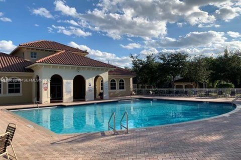 Condo in Miramar, Florida, 3 bedrooms  № 2068682 - photo 23