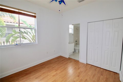 Condo in Miramar, Florida, 3 bedrooms  № 2068682 - photo 18