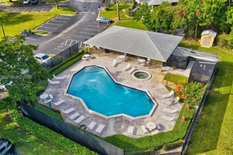 Снять в аренду кондоминиум в Дирфилд-Бич, Флорида 2 спальни, 82.4м2, № 2047935 - фото 29