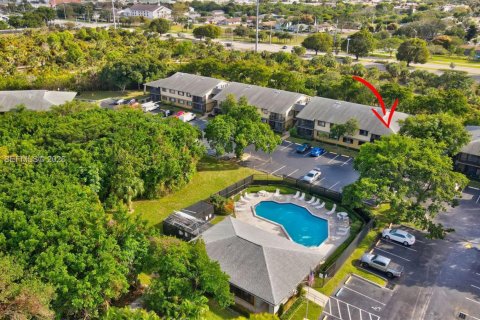 Снять в аренду кондоминиум в Дирфилд-Бич, Флорида 2 спальни, 82.4м2, № 2047935 - фото 21