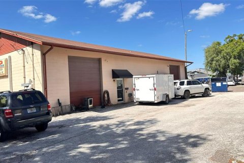 Immobilier commercial à vendre à Tampa, Floride: 703.27 m2 № 2389388 - photo 2