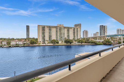 Снять в аренду кондоминиум в Авентура, Флорида 3 спальни, 220.27м2, № 1939257 - фото 5