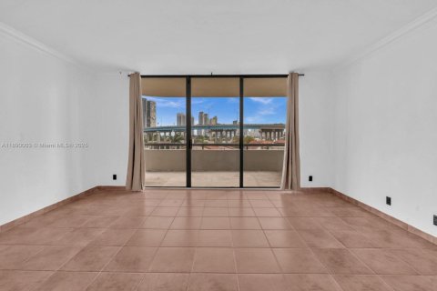 Снять в аренду кондоминиум в Авентура, Флорида 3 спальни, 220.27м2, № 1939257 - фото 10