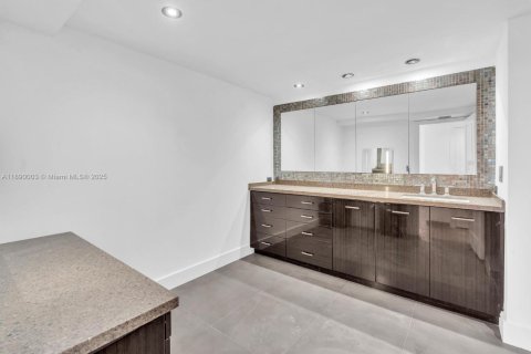 Снять в аренду кондоминиум в Авентура, Флорида 3 спальни, 220.27м2, № 1939257 - фото 12