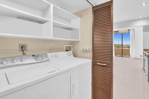 Снять в аренду кондоминиум в Авентура, Флорида 3 спальни, 220.27м2, № 1939257 - фото 23