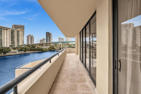 Снять в аренду кондоминиум в Авентура, Флорида 3 спальни, 220.27м2, № 1939257 - фото 3
