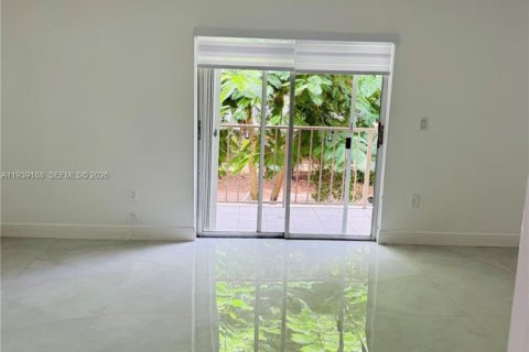Copropriété à louer à Miami, Floride: 2 chambres, 75.44 m2 № 1997543 - photo 3