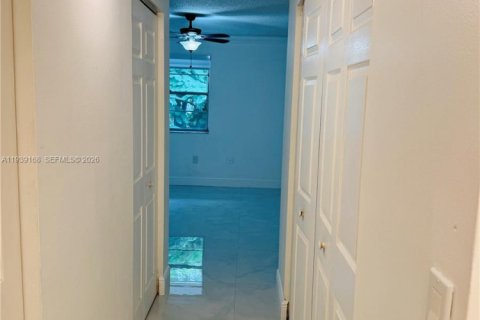 Copropriété à louer à Miami, Floride: 2 chambres, 75.44 m2 № 1997543 - photo 6