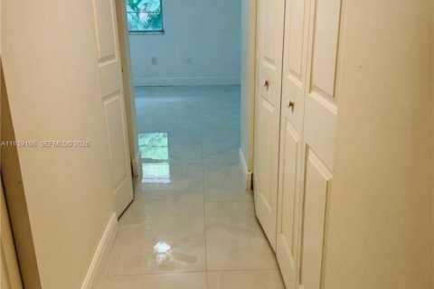Copropriété à louer à Miami, Floride: 2 chambres, 75.44 m2 № 1997543 - photo 19
