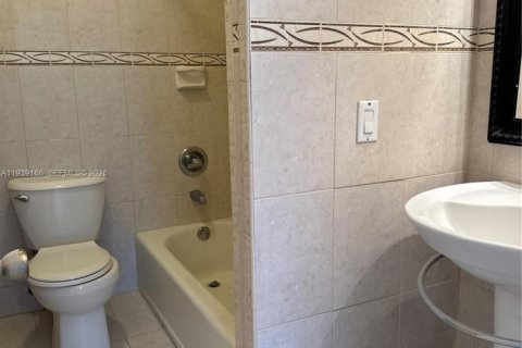 Copropriété à louer à Miami, Floride: 2 chambres, 75.44 m2 № 1997543 - photo 8